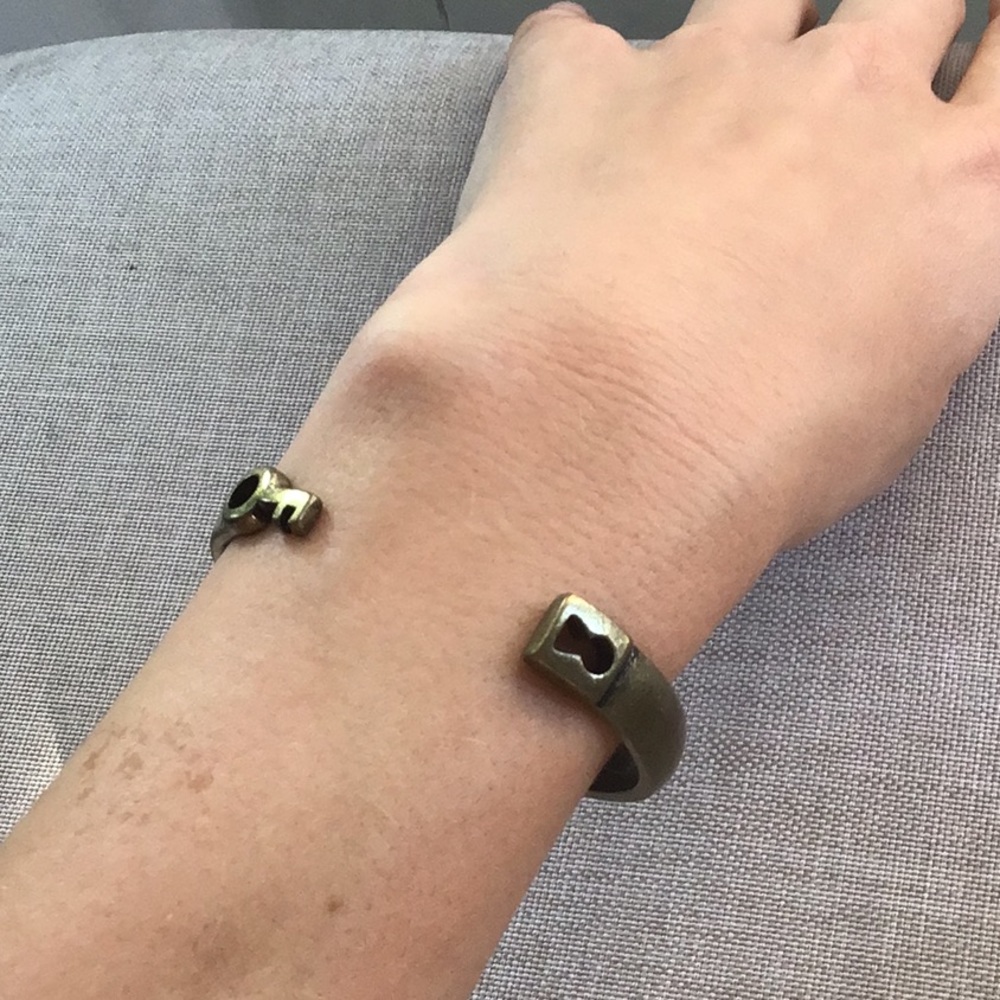 Jewelmint Lock&Key Cuff
